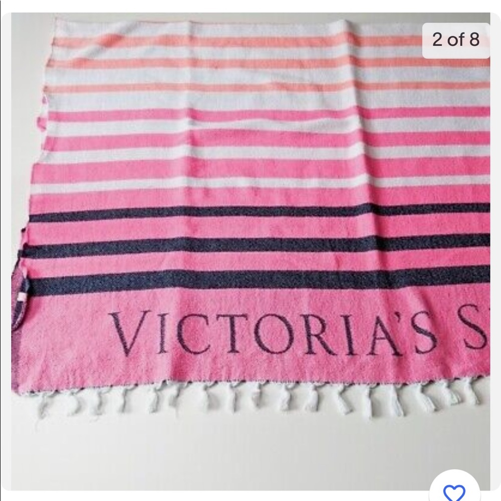 New Victoria’s Secret beach blanket